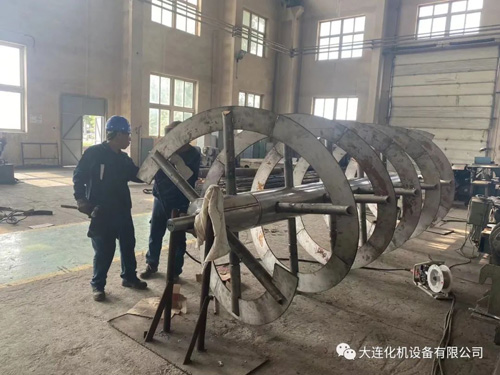 我公司为山东海化加工安装的φ3000×20000mm自身返碱重灰煅烧炉已于近期安装完工 (图3)